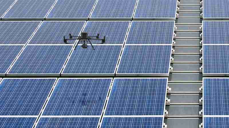 牛牛游戏以无人机搭配IR Sensor热显像技术进行全方面模块健检，，有效降低人力成本并提升发电量