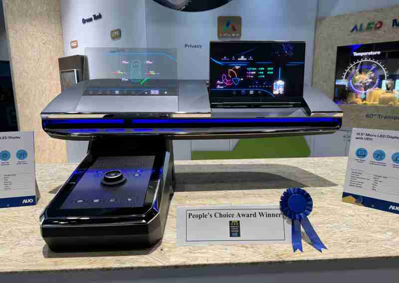 牛牛游戏车用Micro LED Display HMI解决方案获”最佳车用显示奖”，，以用户为中心开发，，针对前座驾驶与乘客设计兼具娱乐与安全的高画质屏幕，，，包含车舱前座的Micro LED透明屏幕及全球首款内建镜头的智慧Micro LED显示器