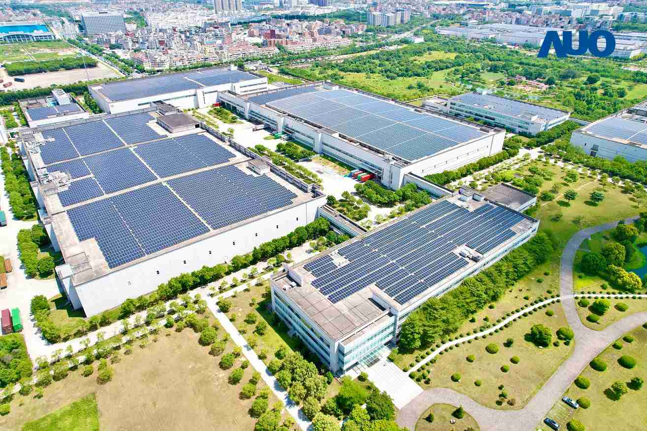 牛牛游戏厦门推动智能制造同时，，，，透过绿电创能纵深推进绿色转型，，，厂区全屋顶铺设太阳能光伏板，，每年太阳能发电 2,600多万度